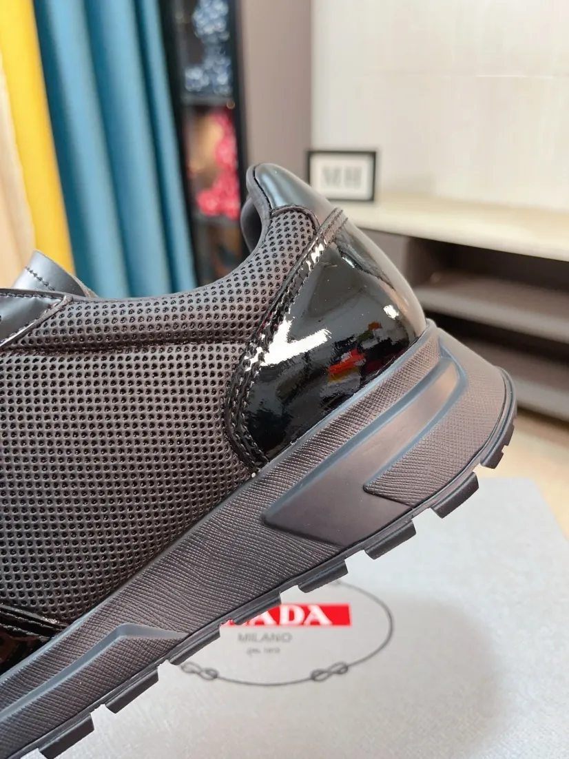 Men's shoes 💰600🌹🌹High-quality new Prada counters are launched simultaneously. The new men's shoes and 😘fabrics are selected from imported mesh and glue-spraying technology. Imported cowhide lining. 👍🏿High-end☄️Open-molded non-slip rubber outsole, exquisite lines, simple and elegant, comfortable and high-end for leisure travel. Code number: 38 to 44
